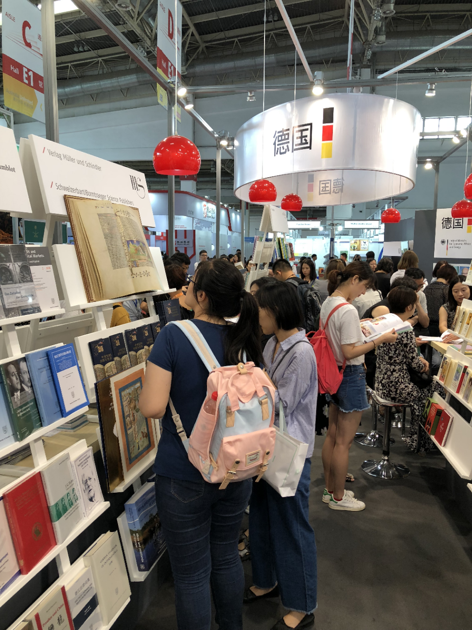 Jean de Mandeville, book of wonders, livres des merveilles, Buch der Wunder, Ritter Jean de Mandeville, BIBF 2018, Beijing International Book Fair, Peking Internationale Buchmesse, Messeauftritt, exhibition