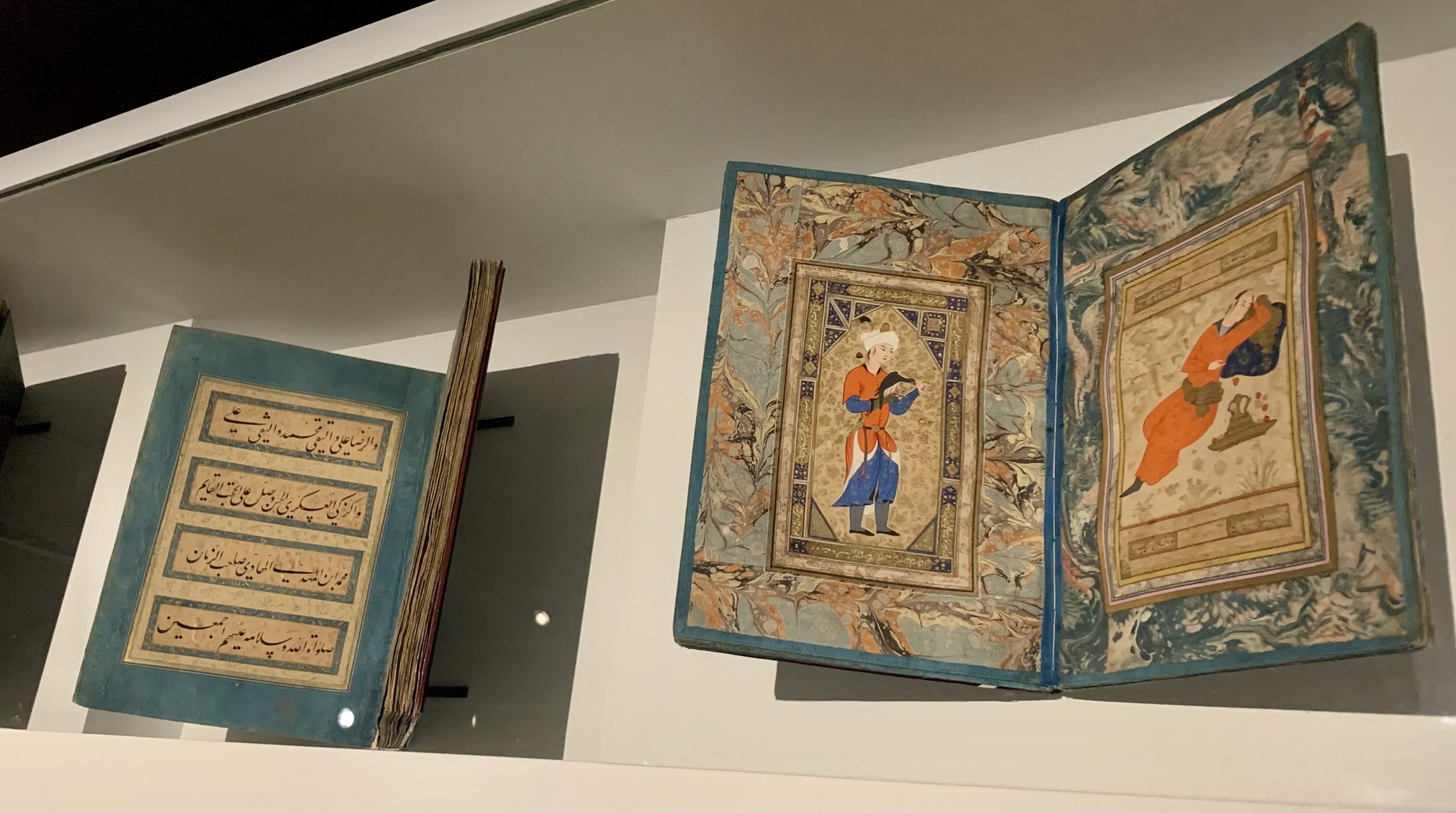 ADIBF22_h Original Einzelblatt "Der Jüngling mit Falke", Ausstellung im Louvre Abu Dhabi